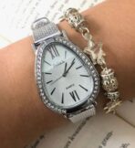RELOGIO DE PULSO FEMININO PULSEIRA ELASTICA E PLASTICO - Imagem 2
