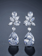 Brinco Requintado Criativo Pingo D'Água Pendurado e Pétalas Cobre Embutidos Zircônia Cúbica - Imagem 2