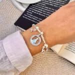 Pulseira Nossa Senhora com Pingentes de Coração Folheado a Prata 925