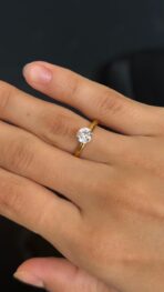 ANEL DE ACO INOXIDAVEL FOLHEADO A OURO 18K PONTO DE  LUZ - Imagem 2