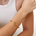 Bracelete Prego C88 Dourado Aço Inox