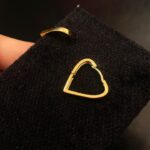 BRINCO ARGOLINHA CORAÇÃO SEMIJOIA