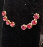 BRINCO EAR CUFF DOURADO PEDRAS ROSAS CIRCULOS