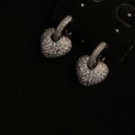 BRINCOS PENDENTES GRAVEJADO STRASS CORAÇAO