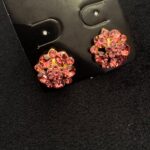 BRINCO PEQUENO DE FLOR ROSA CHICLETE