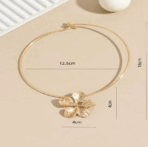 Colar Gargantilha de Metal da Moda com Pingente de Flor Dourada para um Visual Elegante e Luxuoso - Imagem 2