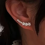 Ear Cuff de Aço Inoxidável para Mulheres com Pedras Strass em Formato Floral - Imagem 3