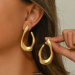 Brincos de Argola em Forma de C em Ouro Elegante -Design Torcido Postes de Aço Inoxidável