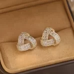 Brinco Triangulo Torcido com Zircônias - Imagem 3